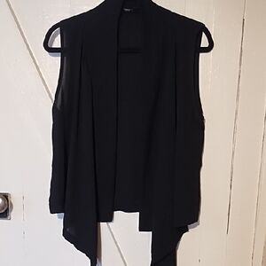Forever 21 EUC Silky Feel Size Medium Black Sleeveless Drape Vest.